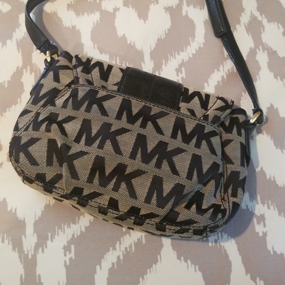 Michael Kors Crossbody - Picture 3 of 8
